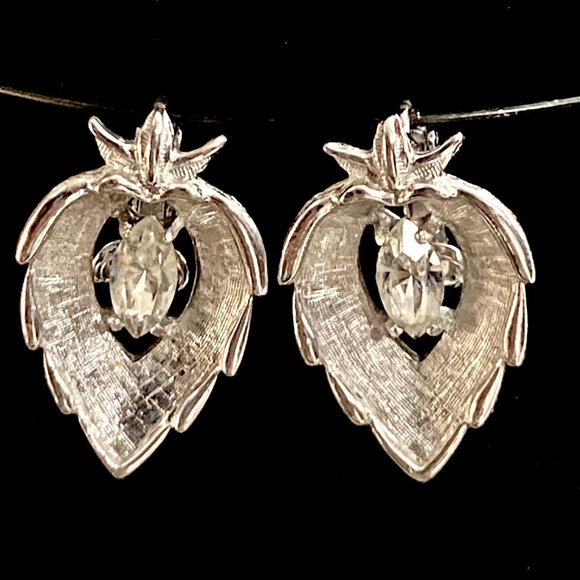 Sarah Coventry silver leaf rhinestone vintage necklace and earrings demi parure - Picture 4 of 4